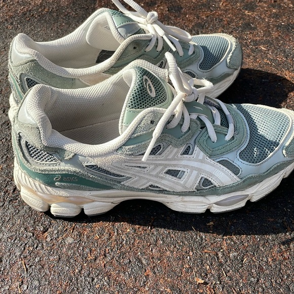 ASICS Gel Guidance Line NYC—US size 7 women’s! - Picture 1 of 8